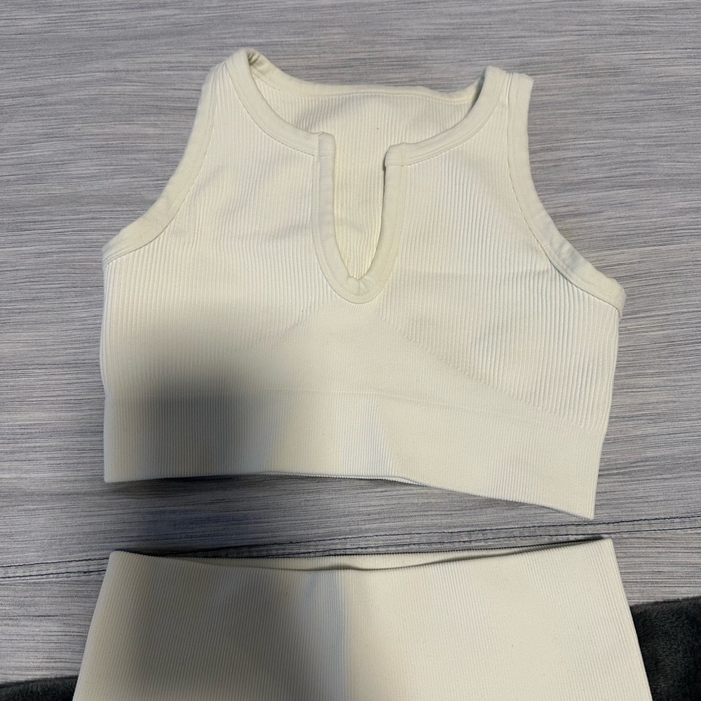 Amazon Workout Set - Picture 2 of 2
